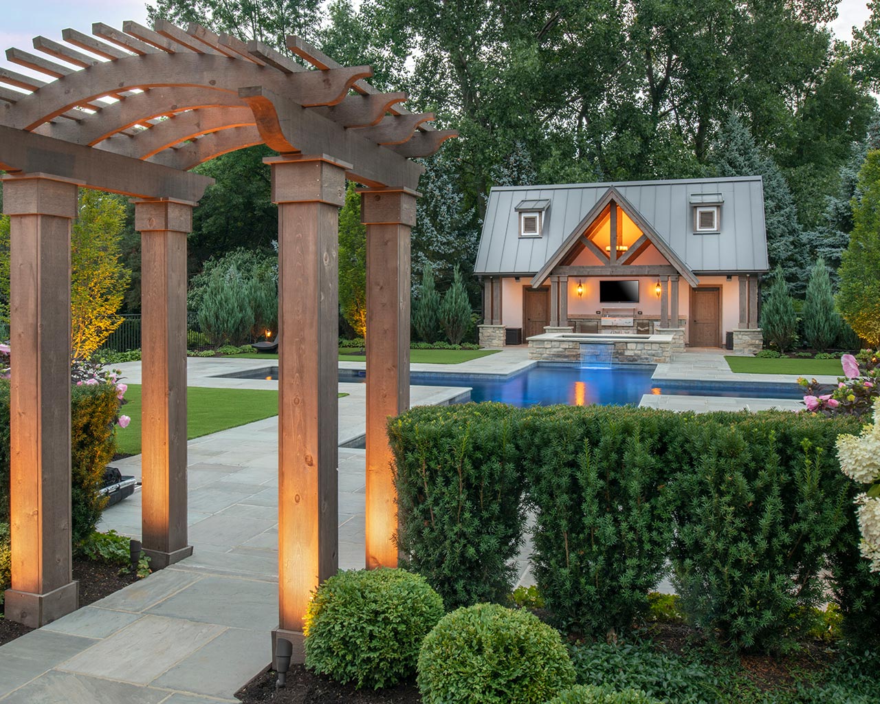 Lawn maintenance supporting clean and defined lawn edges in Strongsville, OH