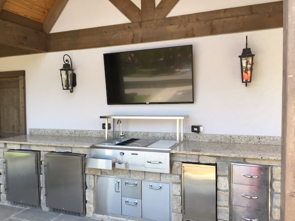outdoor kitchen features