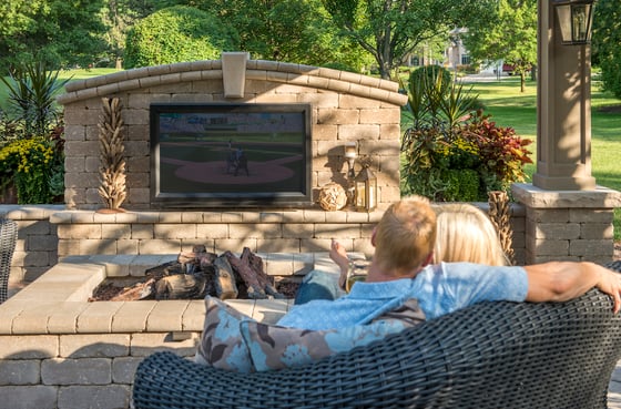 outdoor-living-room-TV