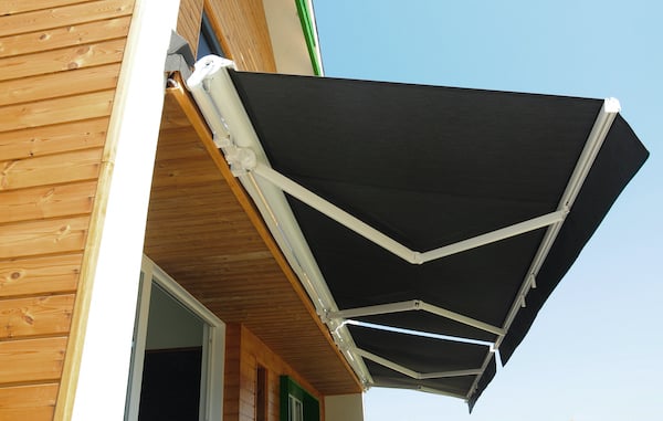 retractable-awning