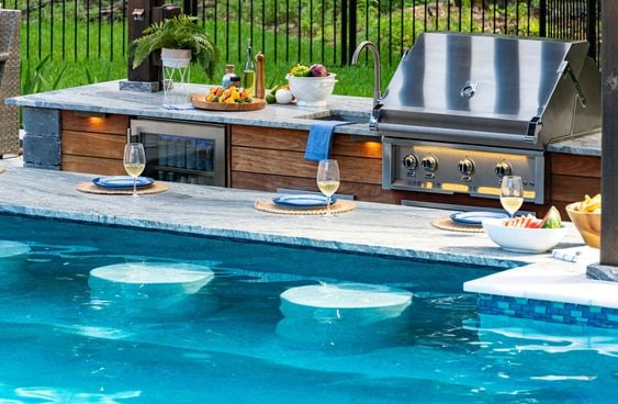 swim up bar